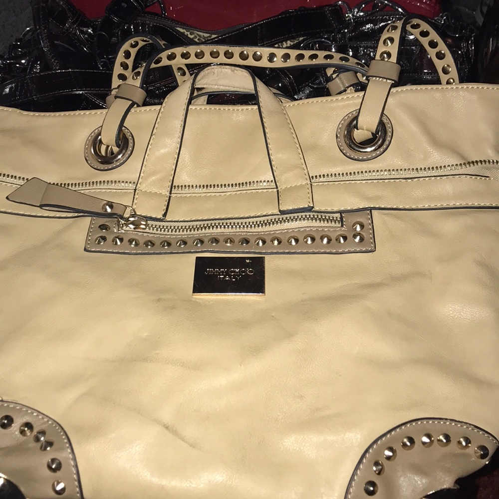 Several cute and pretty handbags